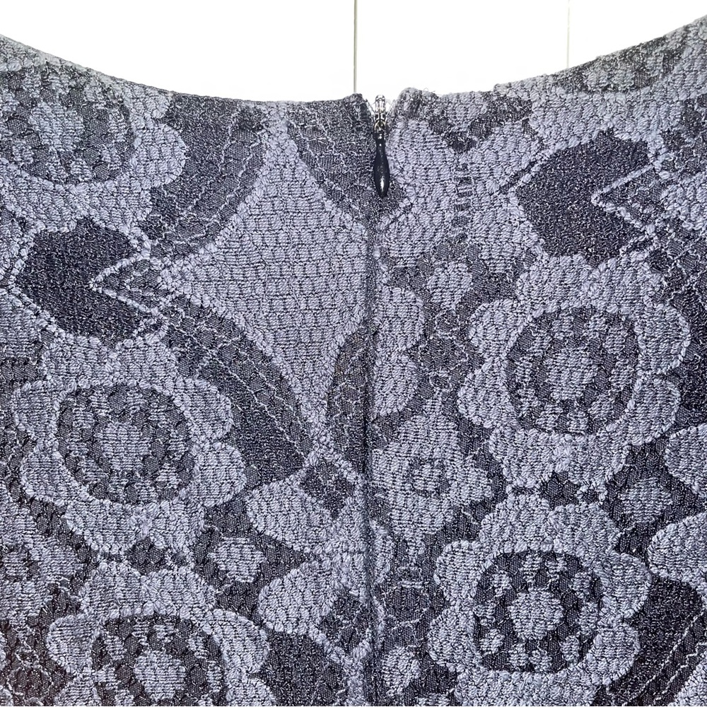 ASTR black lace overlay long bell sleeve v neck dress M - Picture 9 of 12